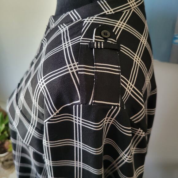 Women’s Calvin Klein Black And White Button Up Blouse Size Medium - Picture 3 of 9